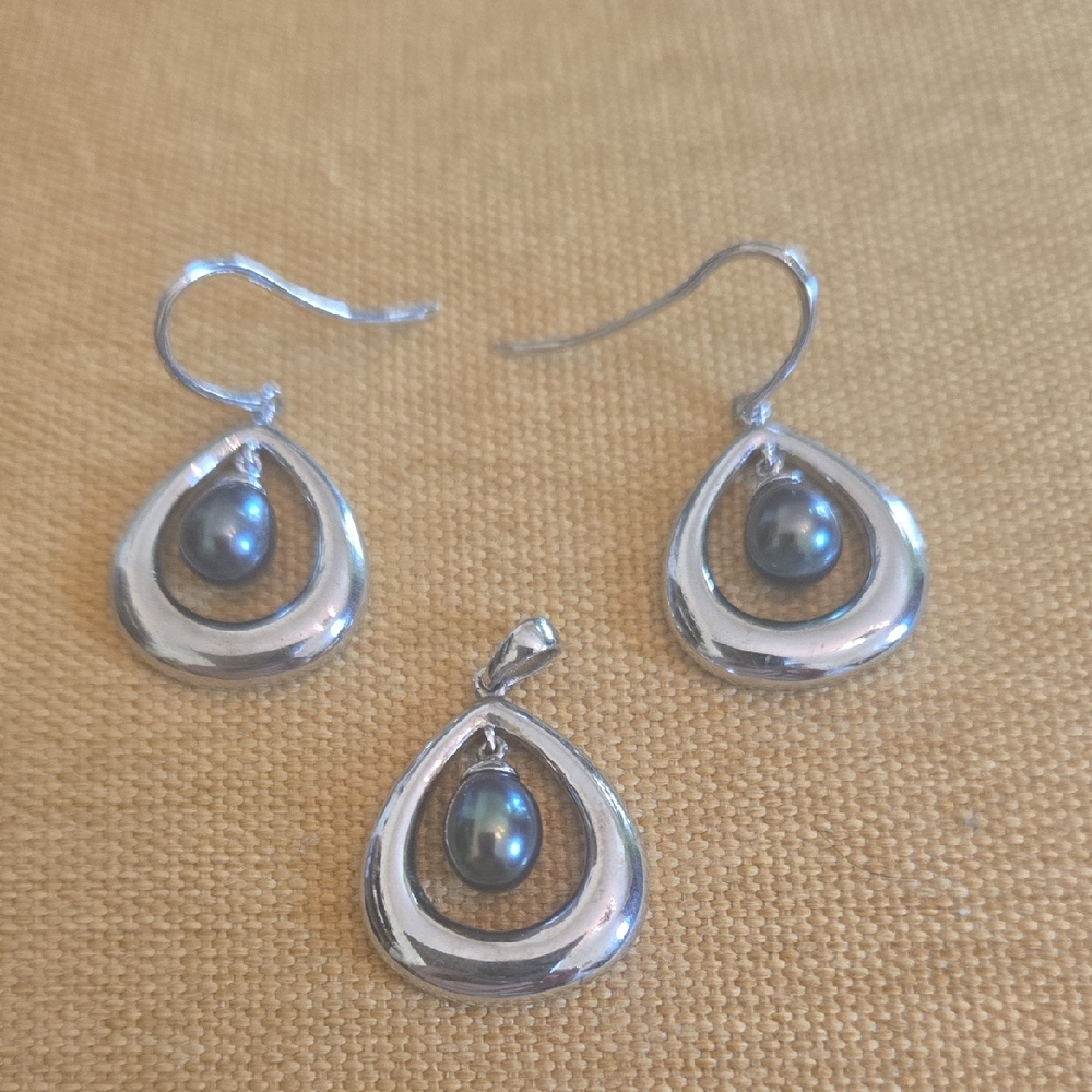 Elegant Silver and Black Pearl Jewelry Set